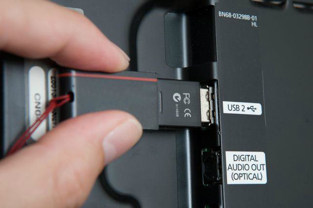Как подключить к телевизору USB флешку